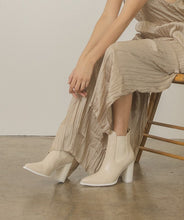 Indlæs billede til gallerivisning Stacked Heel Chelsea Boots
