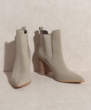 Load image into Gallery viewer, Stacked Heel Chelsea Boots
