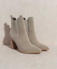 Load image into Gallery viewer, Stacked Heel Chelsea Boots
