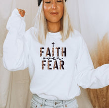 Indlæs billede til gallerivisning Faith Over Fear! Crewneck Sweatshirt
