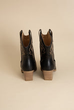 Indlæs billede til gallerivisning Pointed Toe Western Boots
