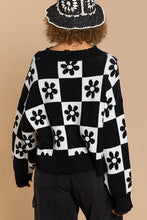 Load image into Gallery viewer, Fray Neckline Sweater
