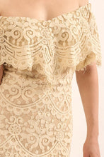 Indlæs billede til gallerivisning A Lace, Woven Mini Dress
